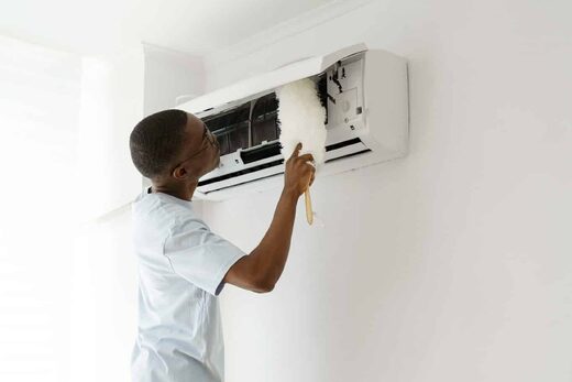 Nettoyage des Systèmes de Climatisation : DIY ou Professionnel ? Avantages et Inconvénients Détaillés