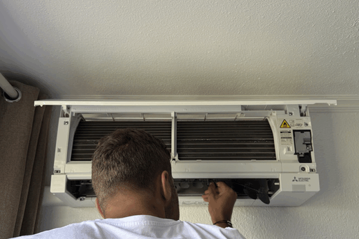 Quels sont les risques pour les personnes allergiques ou asthmatiques si la climatisation est mal entretenue ?